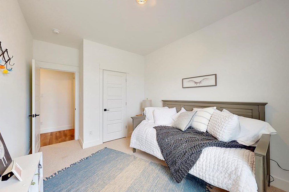 3050 Jensen Dr, Houston TX  77026-5513 exterior