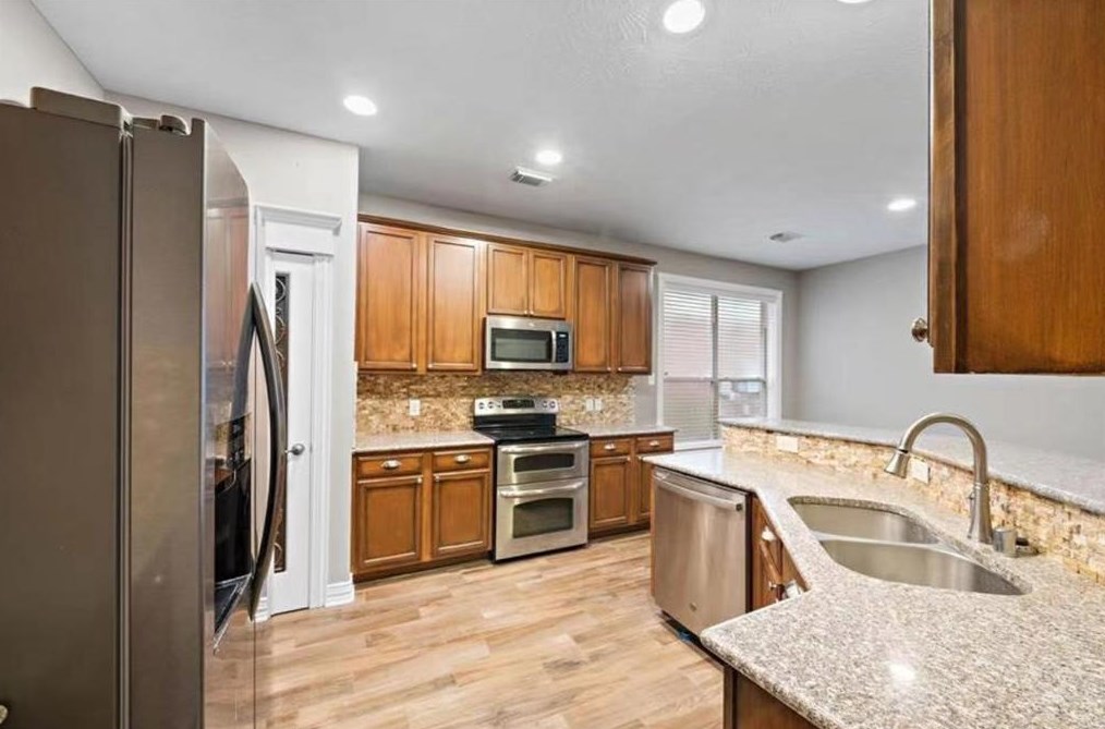 17923 Serene Shore Dr, Cypress TX  77429-5487 exterior