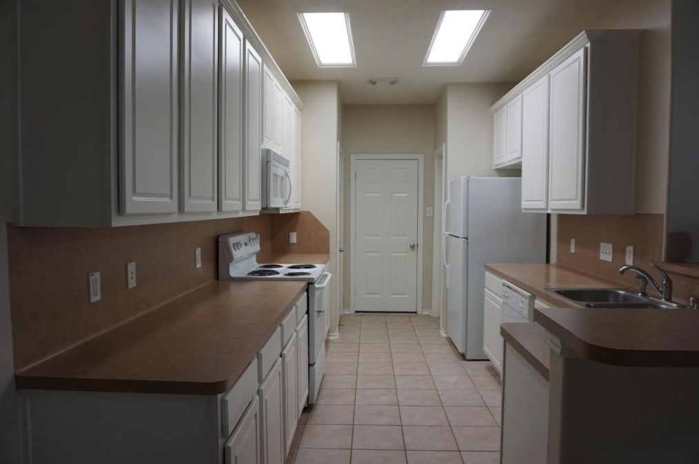 83 E Stedhill Loop, Conroe, TX 77384