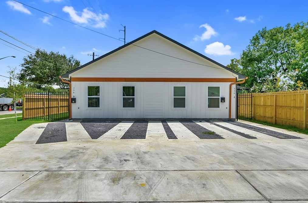 336 De Haven St, Houston, TX 77029-4613