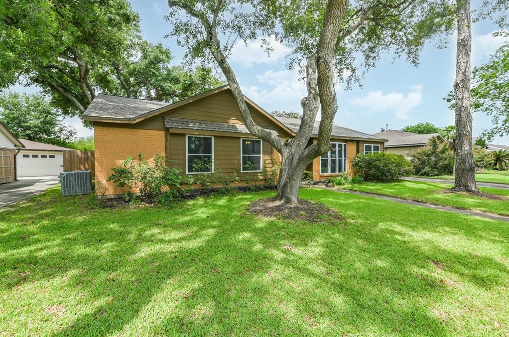 15518 Diana Ln, Houston, TX 77062-4014