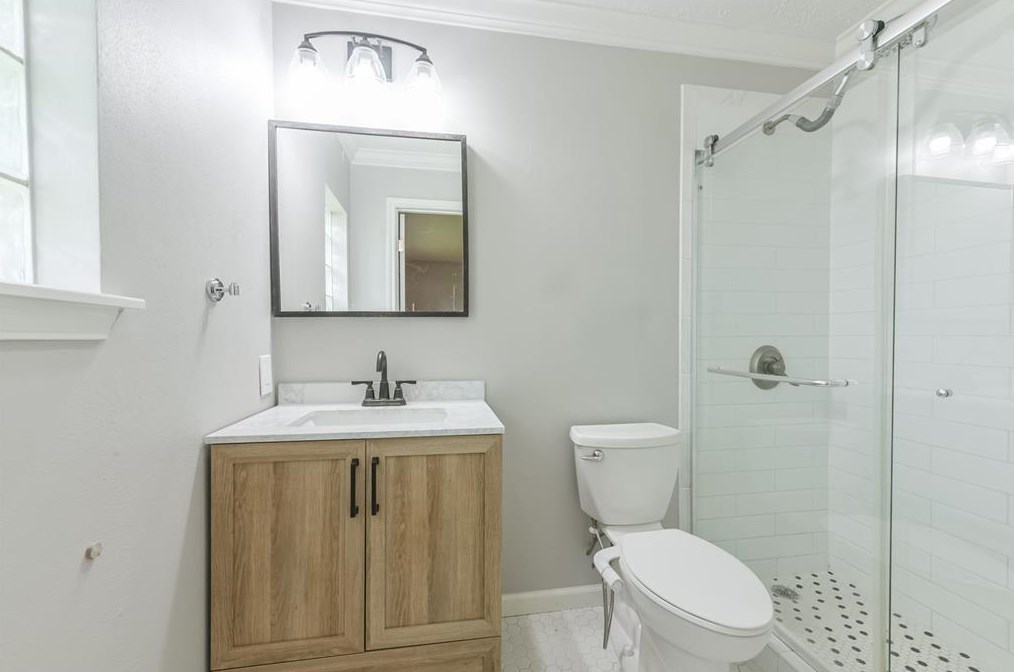 15518 Diana Ln, Houston TX  77062-5714 exterior