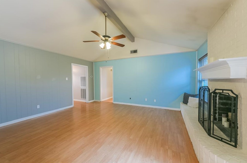 15518 Diana Ln, Houston TX  77062-5714 exterior