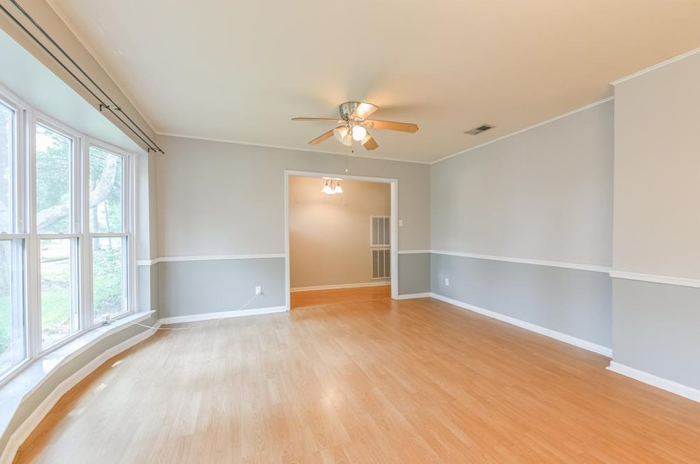 15518 Diana Ln, Houston TX  77062-5714 exterior