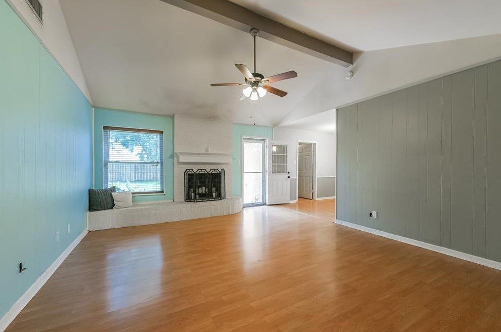 15518 Diana Ln, Houston TX  77062-5714 exterior