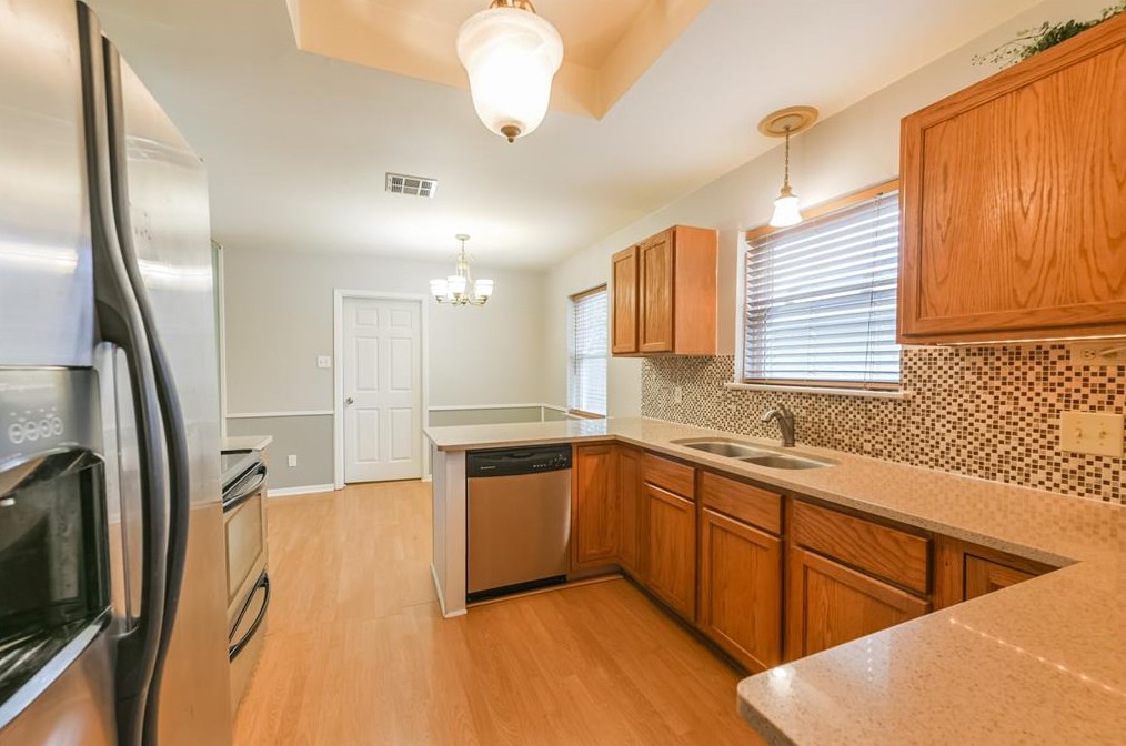 15518 Diana Ln, Houston TX  77062-5714 exterior