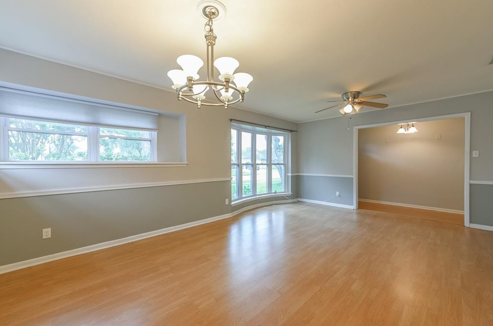 15518 Diana Ln, Houston TX  77062-5714 exterior