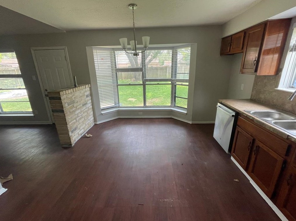 45 Ranch House Loop, Angleton, TX 77515