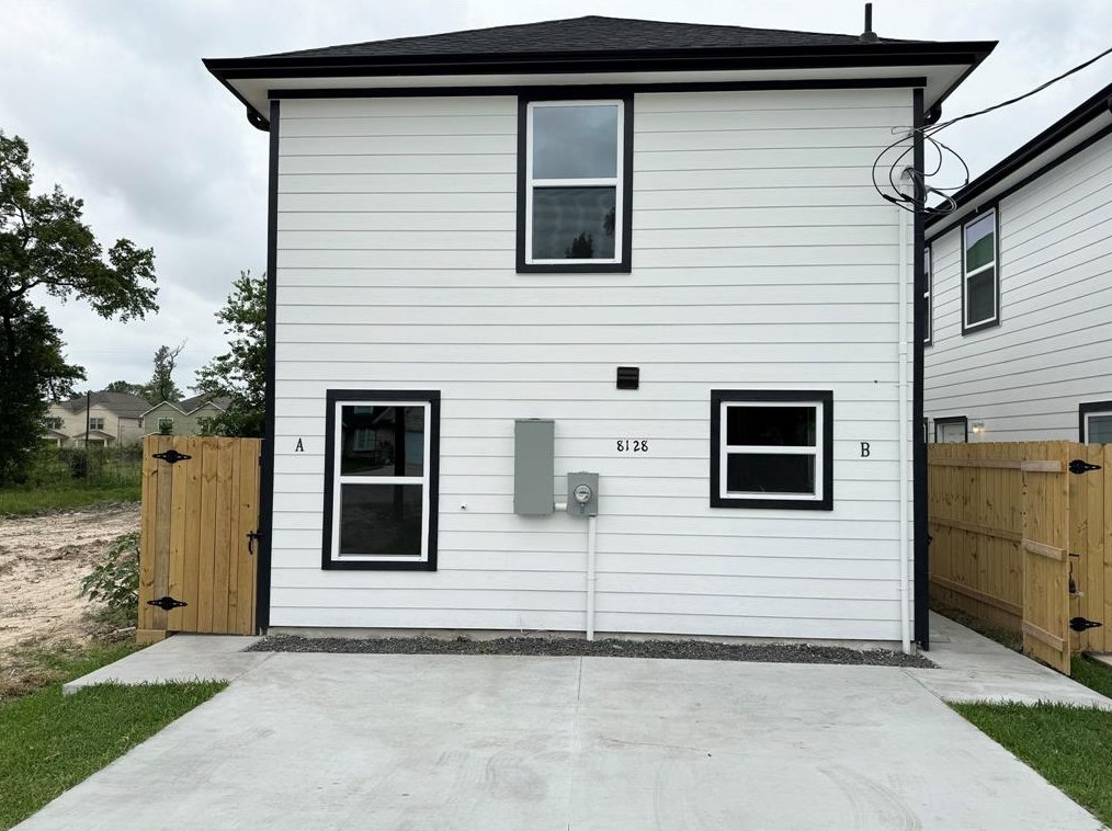 8128 Sterlingshire St, Houston, TX 77078-2739