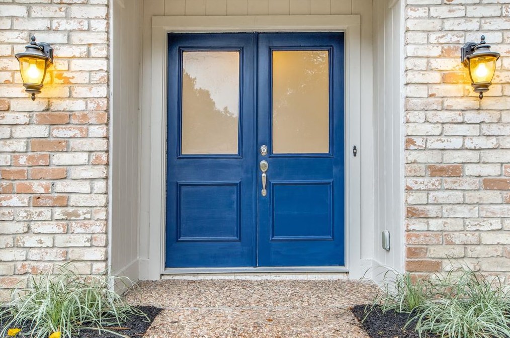 561 Roanoke Dr, Conroe, TX 77302