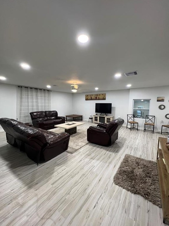 509 E Bayshore Dr, Palacios, TX 77465