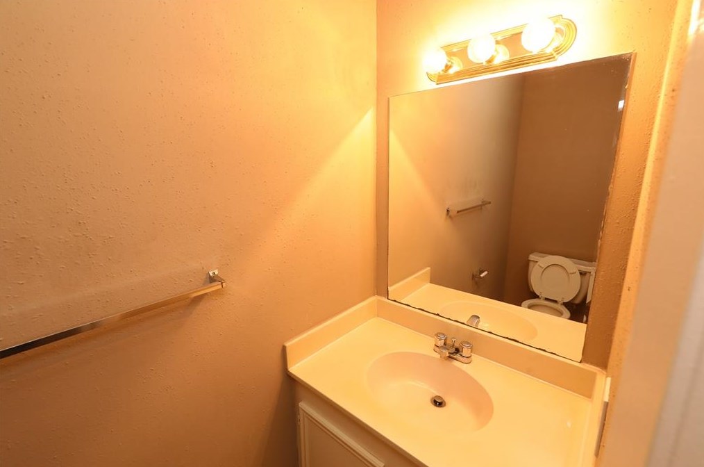 8405 Wilcrest Dr #2410, Houston, TX 77072