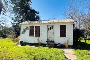 1002 Hopkins St, Yoakum, TX 77995 - Photo 16