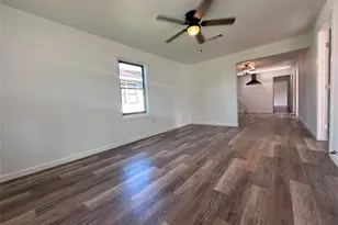 114 W Alfred St, El Campo, TX 77437 - Photo 2