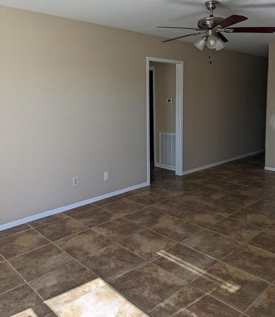 4914 Heatherbrook Dr, Houston TX  77045-5344 exterior