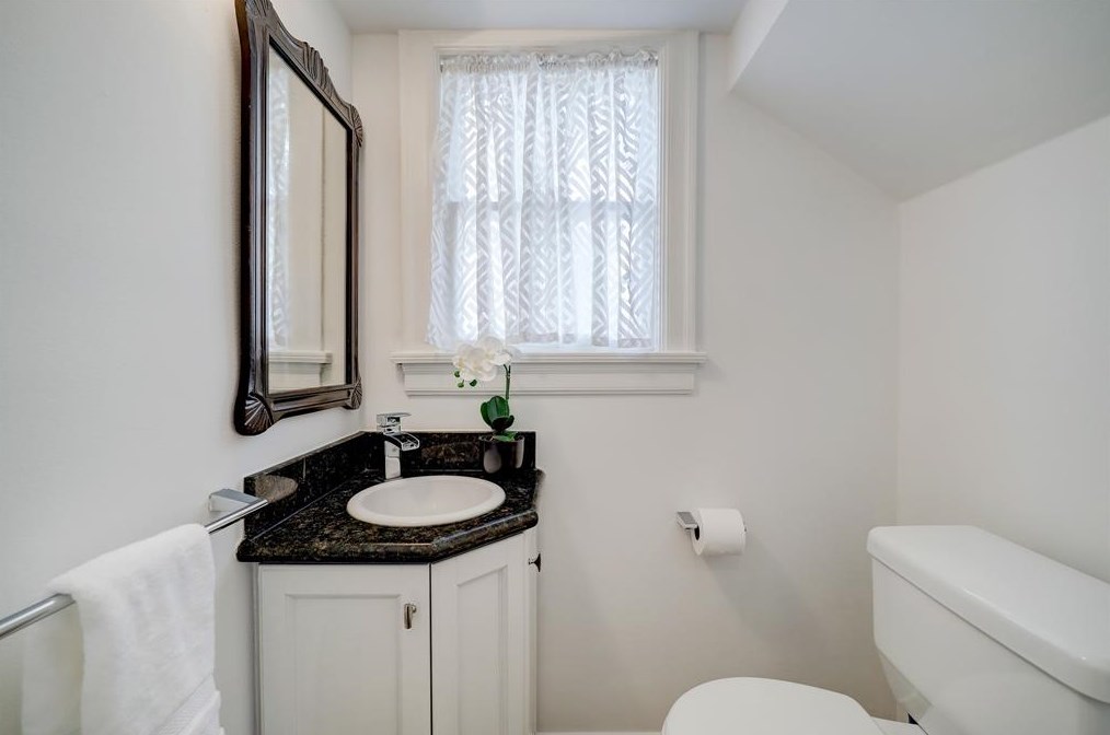 2407 Dryden Rd, Houston TX 77030-1001 exterior