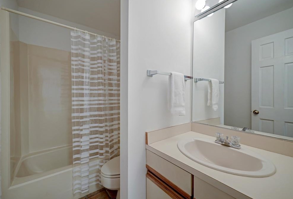 2407 Dryden Rd, Houston TX 77030-1001 exterior