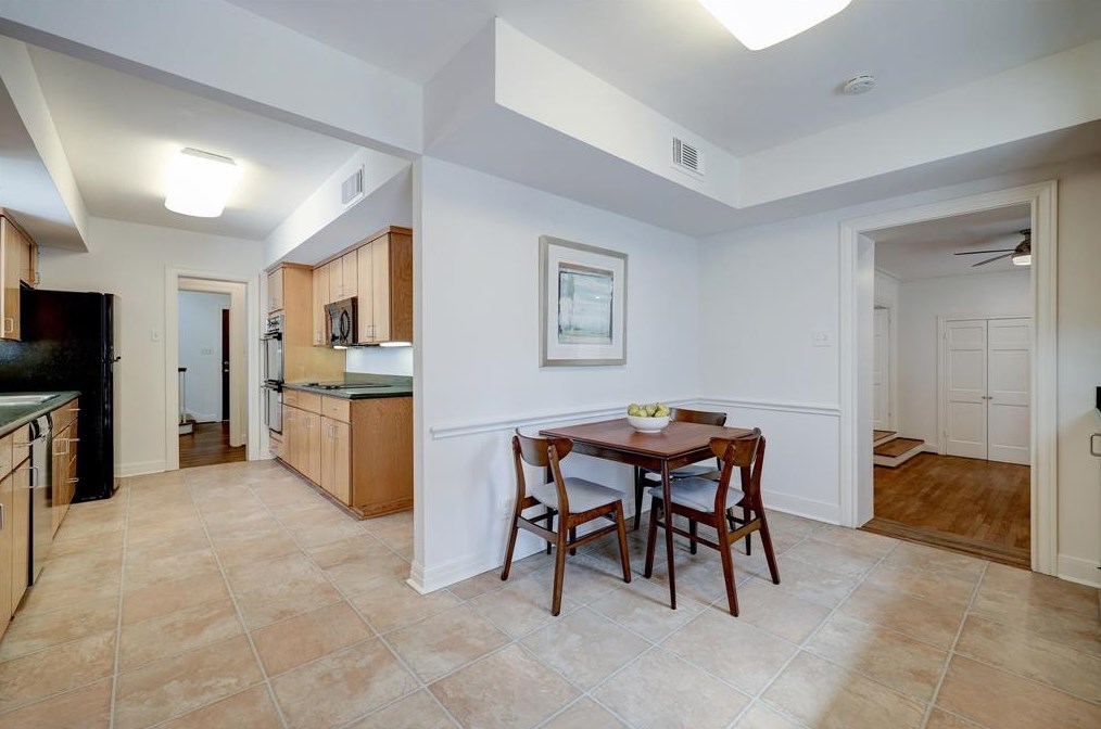 2407 Dryden Rd, Houston TX 77030-1001 exterior