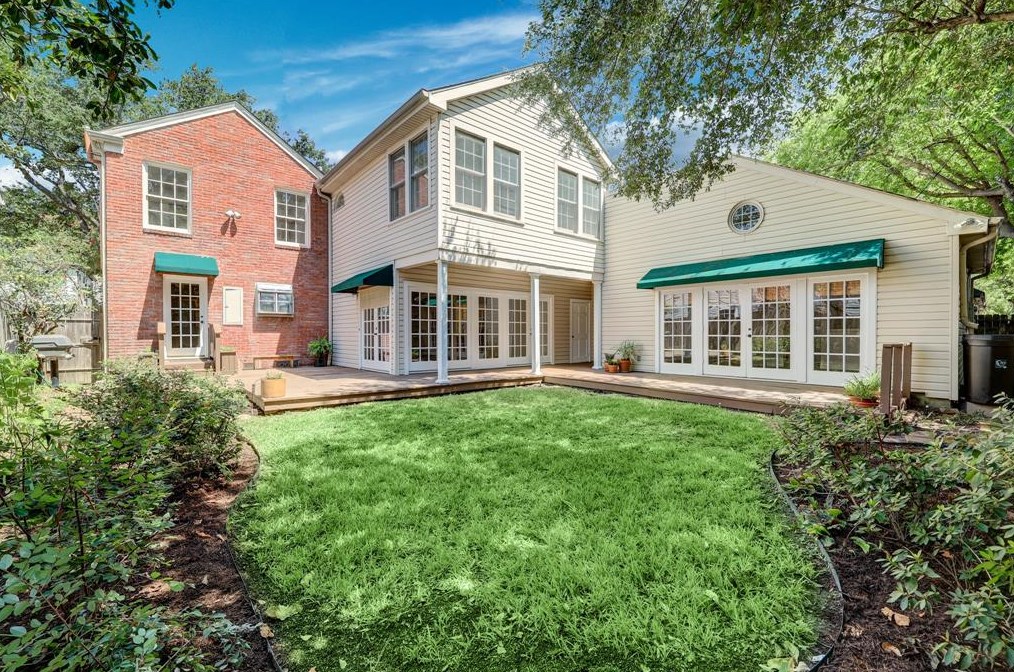 2407 Dryden Rd, Houston TX 77030-1001 exterior