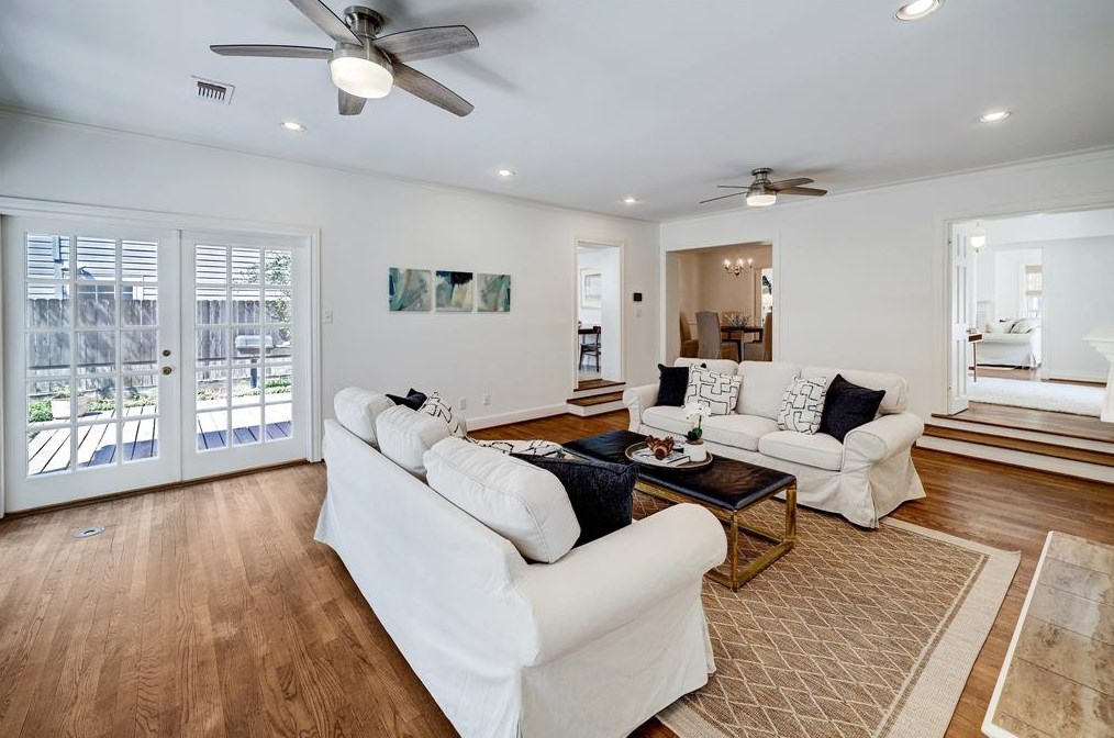 2407 Dryden Rd, Houston TX 77030-1001 exterior