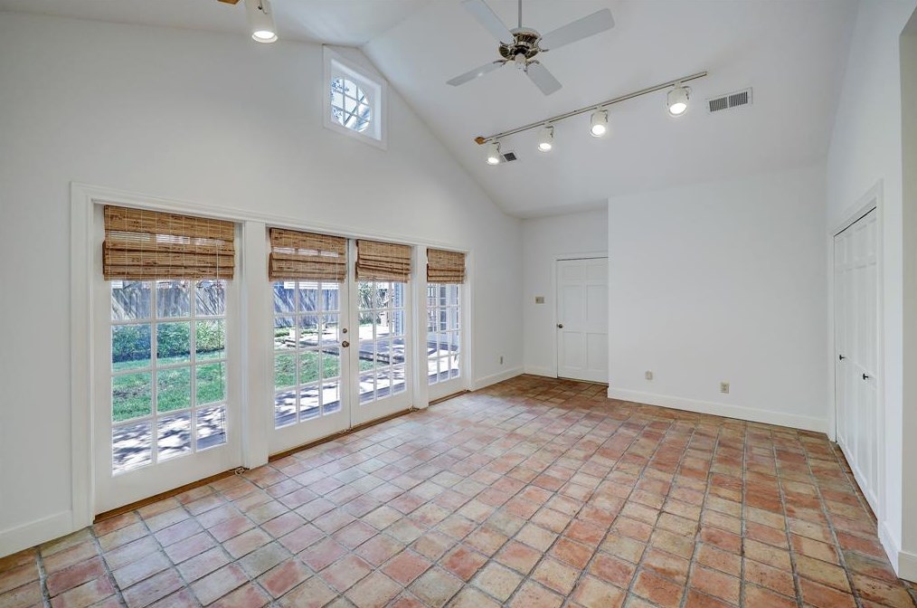 2407 Dryden Rd, Houston TX 77030-1001 exterior