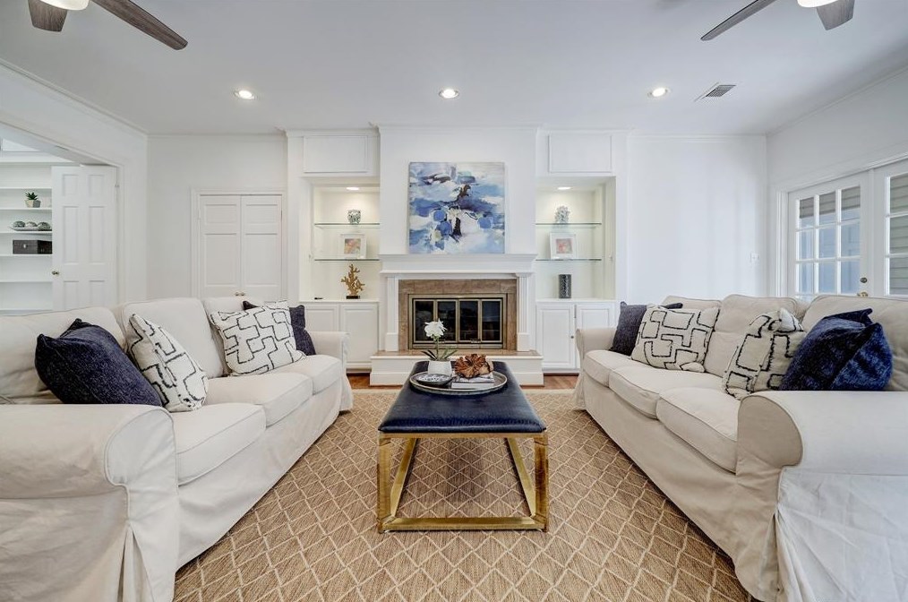 2407 Dryden Rd, Houston TX 77030-1001 exterior