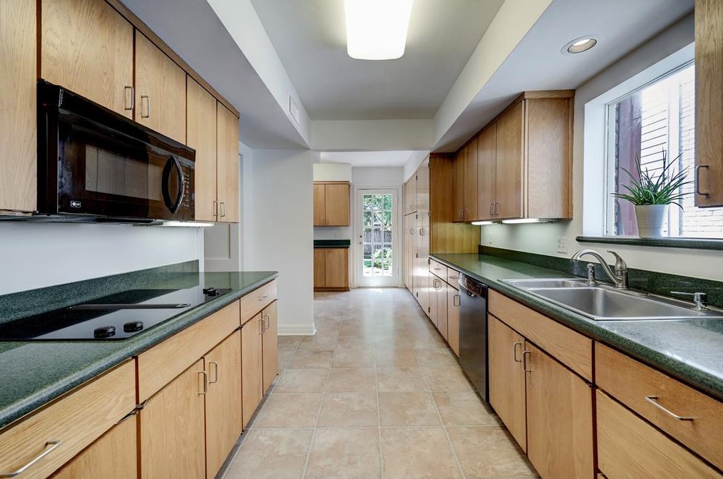 2407 Dryden Rd, Houston TX 77030-1001 exterior