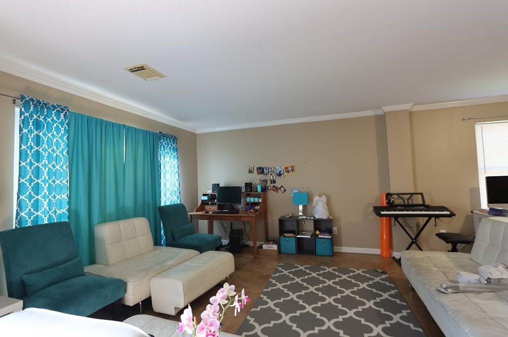 16310 Split Willow Dr, Houston, TX 77083-6568