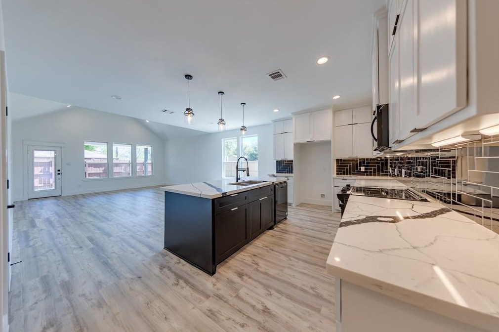 1118 Shepherd Dr, Baytown, TX 77520-5840