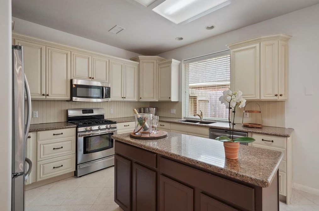 50 Wrens Song Pl, Spring TX  77382-1280 exterior