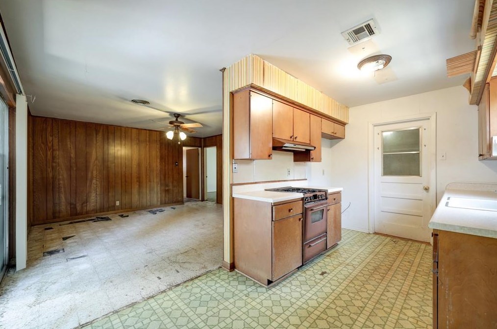 7207 Galleon Dr, Houston, TX 77036-5717