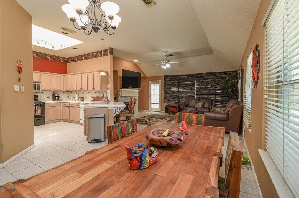 8503 Majesticbrook Dr, Houston TX  77095-3066 exterior