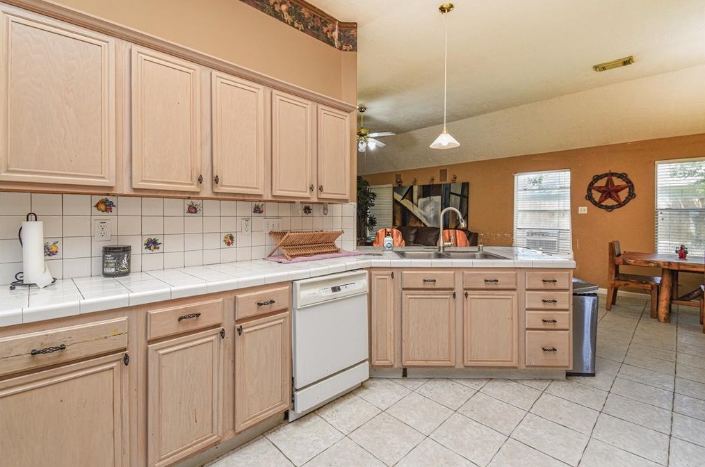 8503 Majesticbrook Dr, Houston TX  77095-3066 exterior
