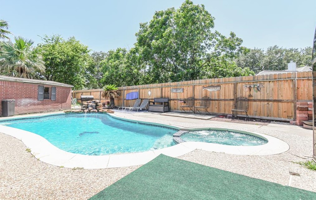8503 Majesticbrook Dr, Houston TX  77095-3066 exterior