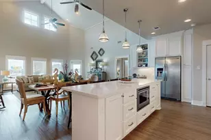 985 Sue Dr, Crystal Beach, TX 77650 - Photo 18