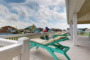 985 Sue Dr, Crystal Beach, TX 77650 - Photo 40