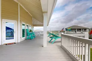 985 Sue Dr, Crystal Beach, TX 77650 - Photo 42