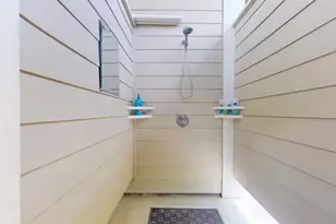 985 Sue Dr, Crystal Beach, TX 77650 - Photo 44