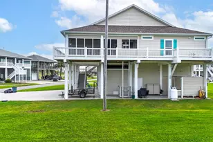 985 Sue Dr, Crystal Beach, TX 77650 - Photo 6