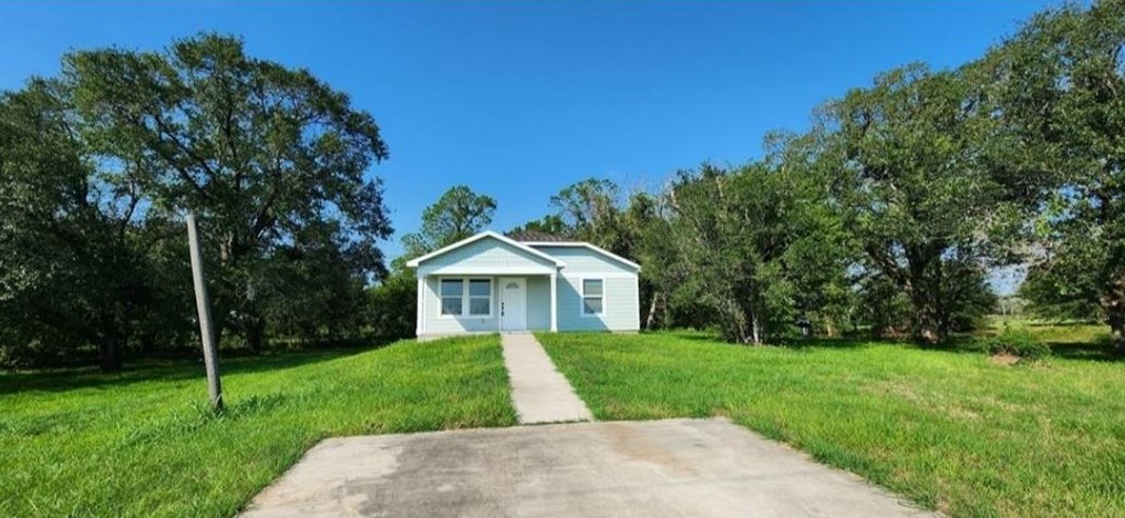 5906 County Road 208, Danbury, TX 77534