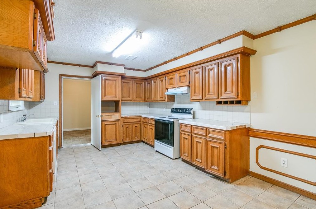6106 Moss Oaks Dr, Houston, TX 77050