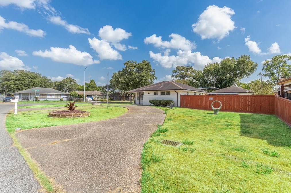 12901 Peoria St, Houston, TX 77015-4339