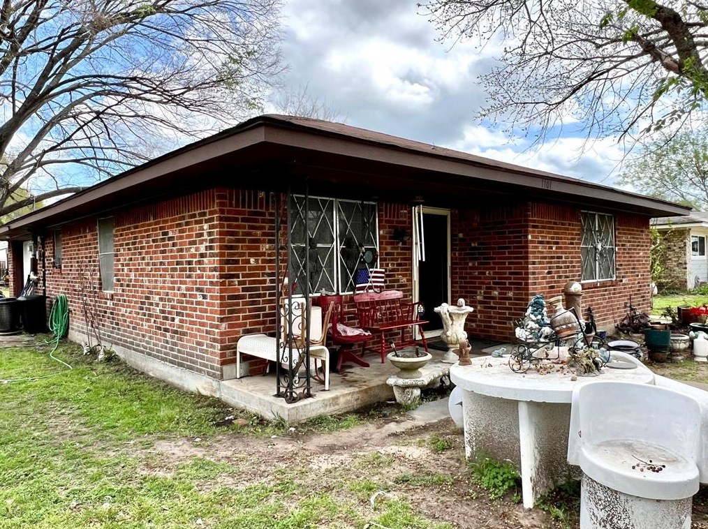 1101 Chappell Hill St, Brenham, TX 77833-4225