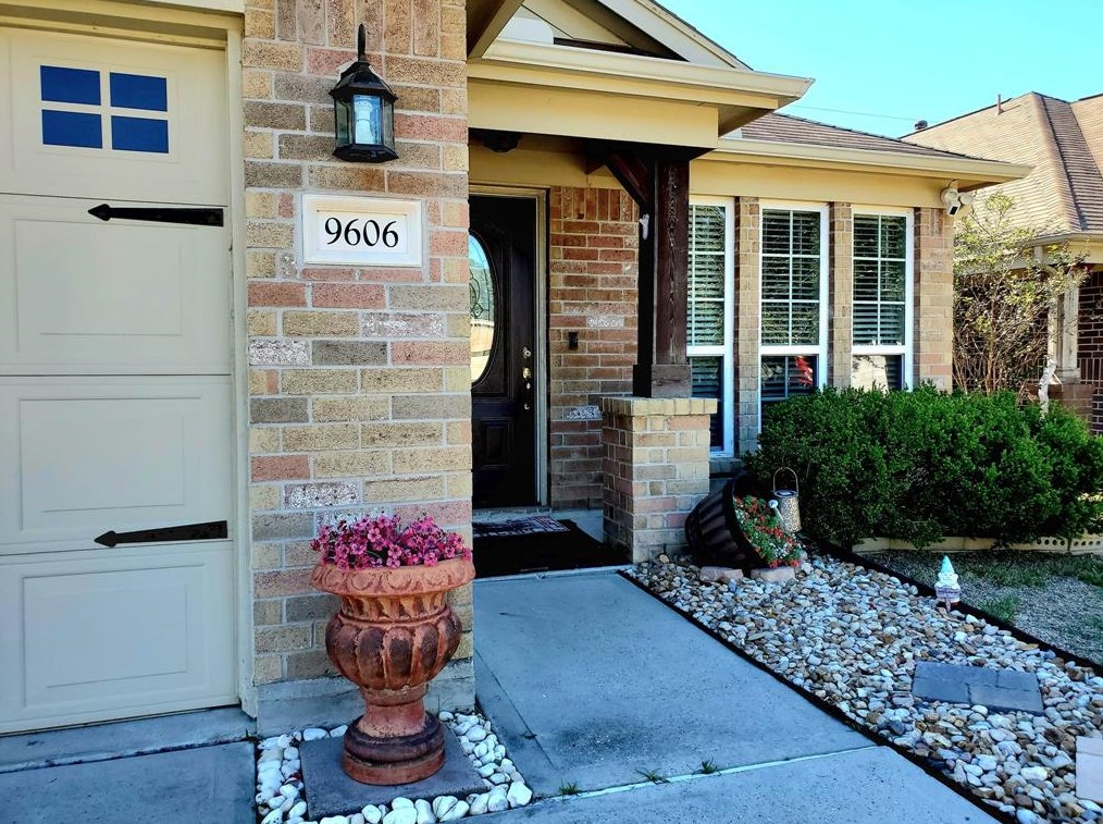 9606 Barr Spring Dr, Humble, TX 77396