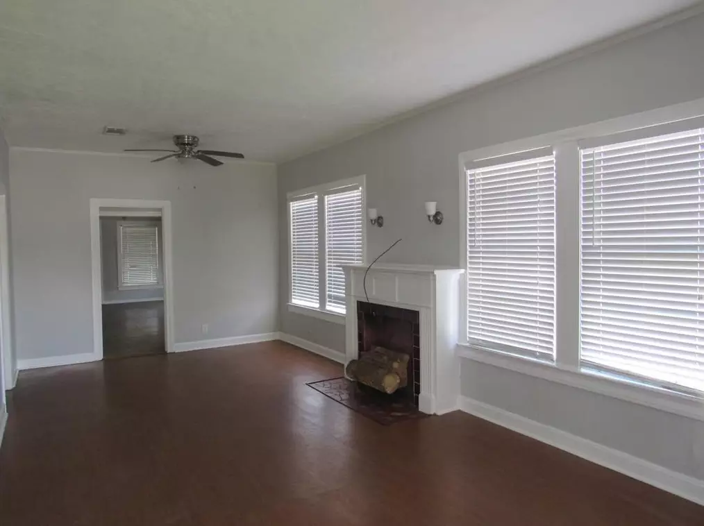 108 Bonham Ave, Cleveland TX  77327-4002 exterior