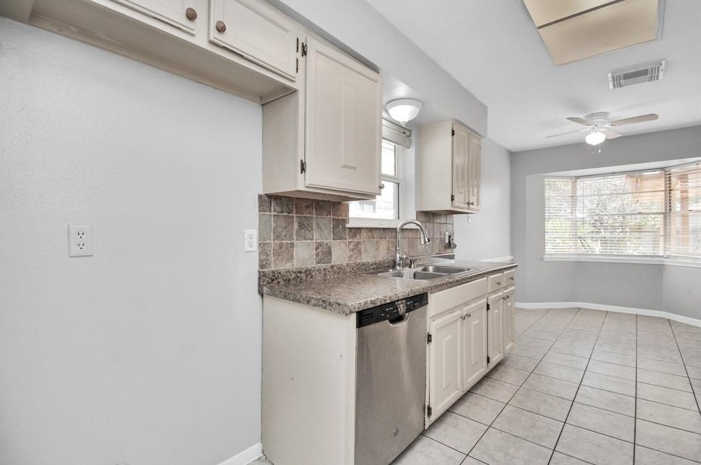 16103 Alta Mesa Dr, Houston TX 77083-1105 exterior