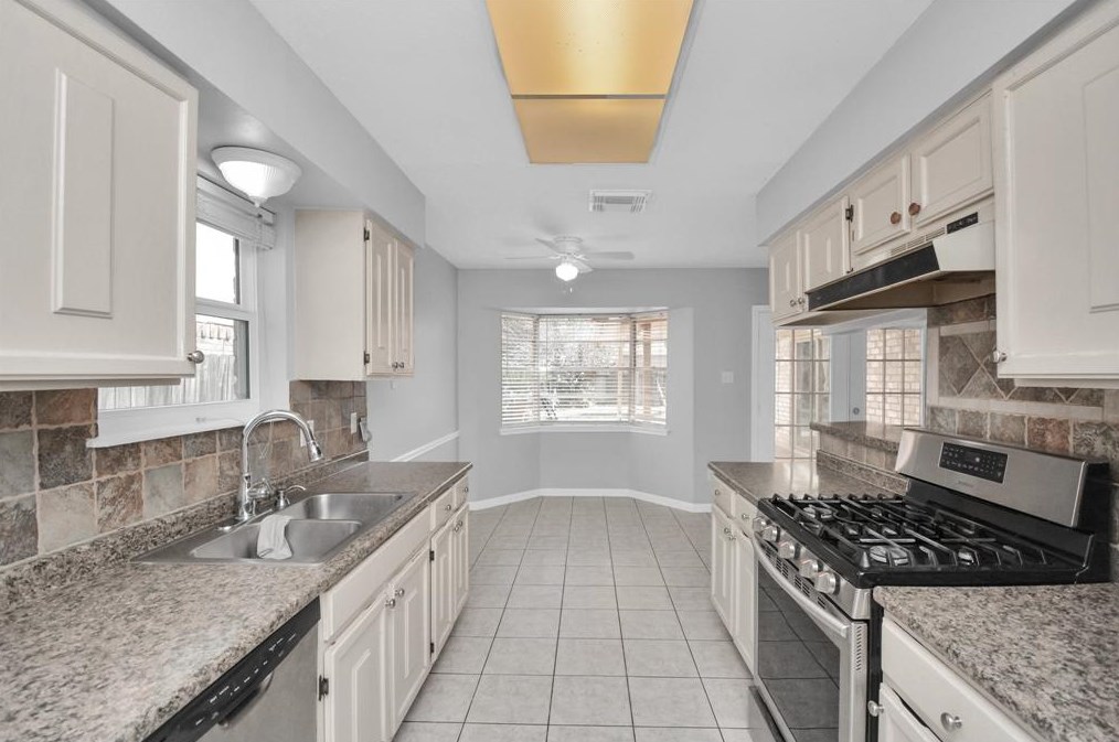 16103 Alta Mesa Dr, Houston TX 77083-1105 exterior