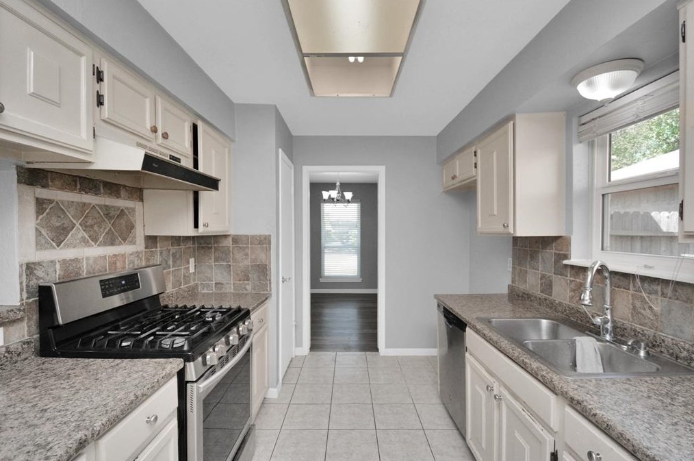 16103 Alta Mesa Dr, Houston TX 77083-1105 exterior