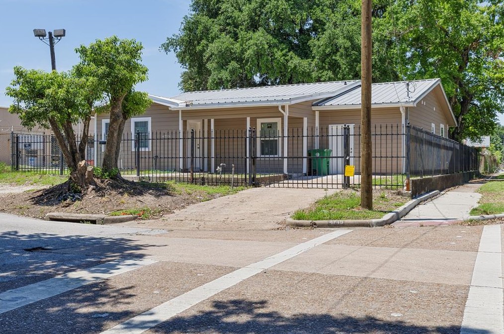 4715 Chapman St, Houston, TX 77009-3453