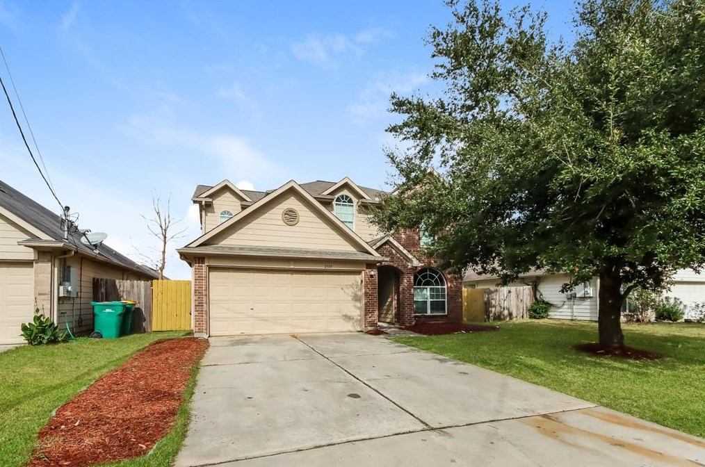 2305 Shady Pine Dr, Conroe, TX 77301